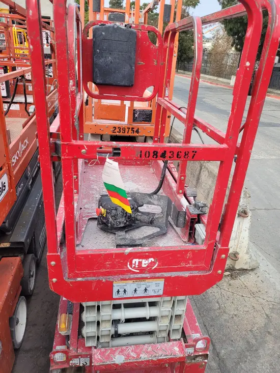 2018 MEC 1330SE Scissor Lift