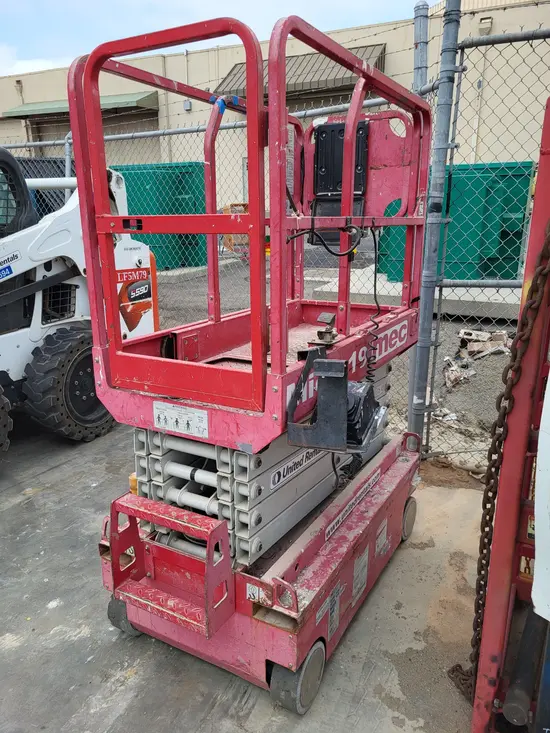 2018 MEC MICRO 19 Scissor Lift