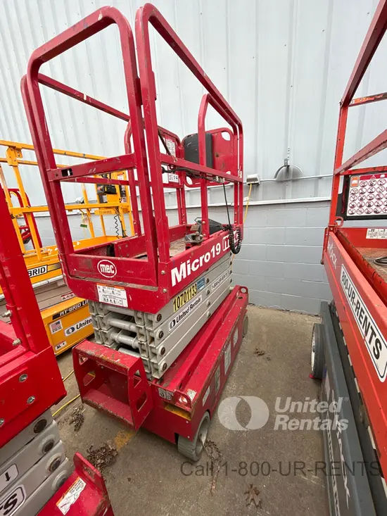 2017 MEC MICRO 19 Scissor Lift