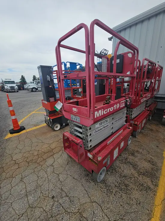 2018 MEC MICRO 19 Scissor Lift