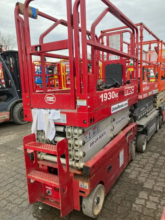 2017 MEC 1930SE Scissor Lift