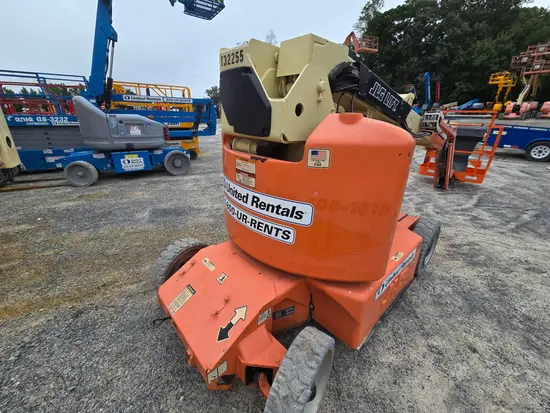 2013 JLG E400AJPN Articulating Boom Lift
