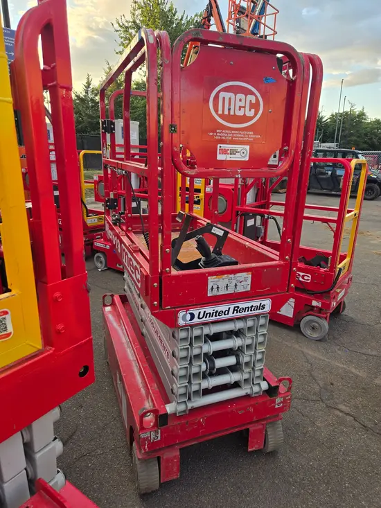 2018 MEC MICRO 19 Scissor Lift