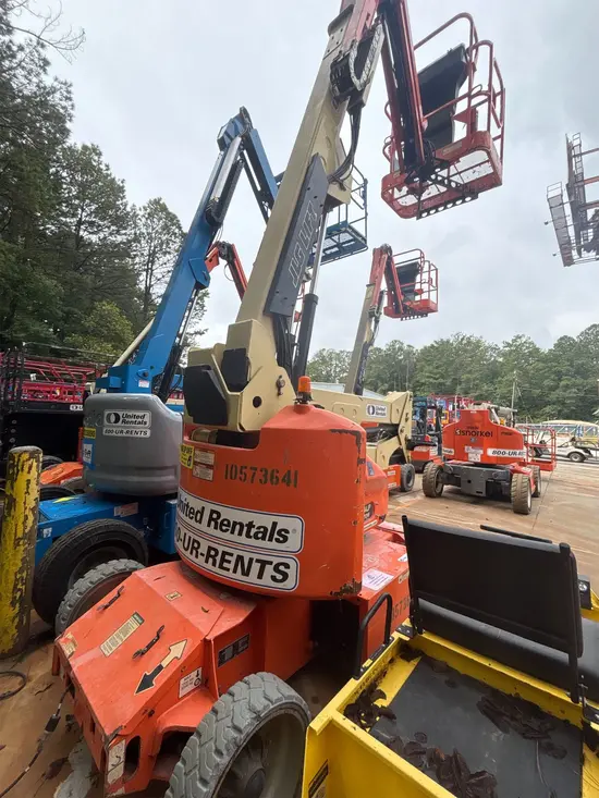 2017 JLG E400AJPN Articulating Boom Lift