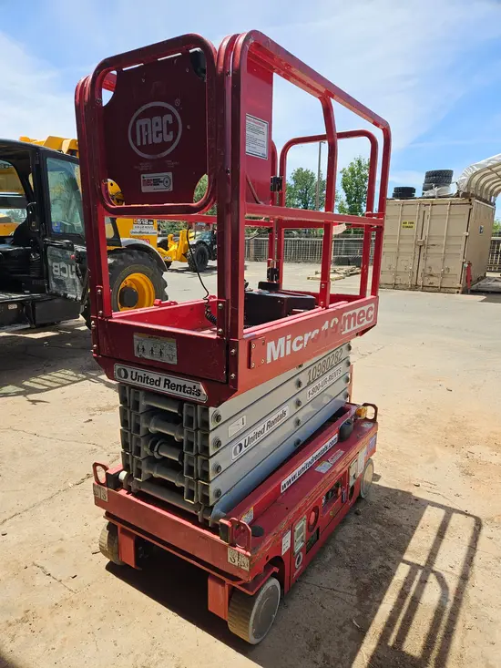 2019 MEC MICRO 19 Scissor Lift