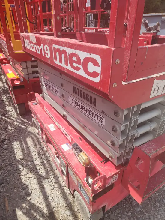 2018 MEC MICRO 19 Scissor Lift