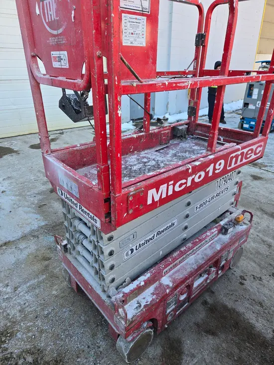 2018 MEC MICRO 19 Scissor Lift