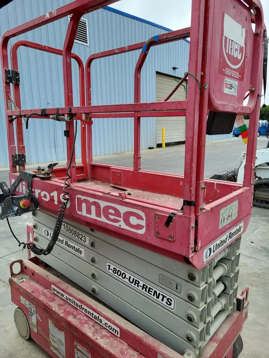 2018 MEC MICRO 19 Scissor Lift