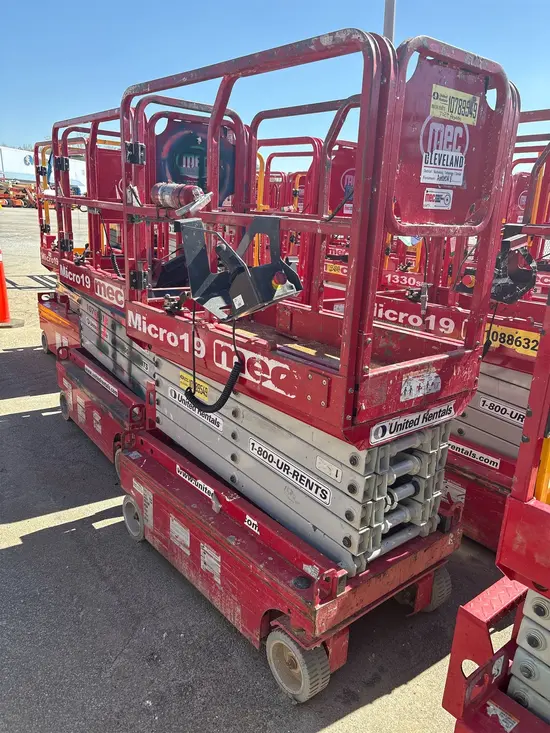 2018 MEC MICRO 19 Scissor Lift