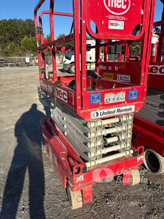 2019 MEC MICRO 19 Scissor Lift