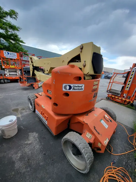 2013 JLG E400AN Articulating Boom Lift