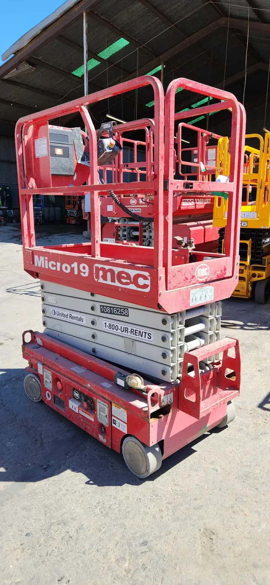 2018 MEC MICRO 19 Scissor Lift