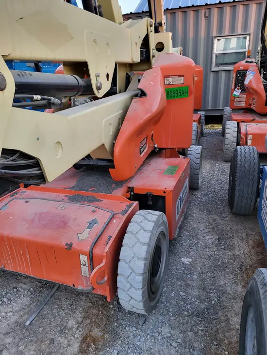 2016 JLG E400AJPN Articulating Boom Lift