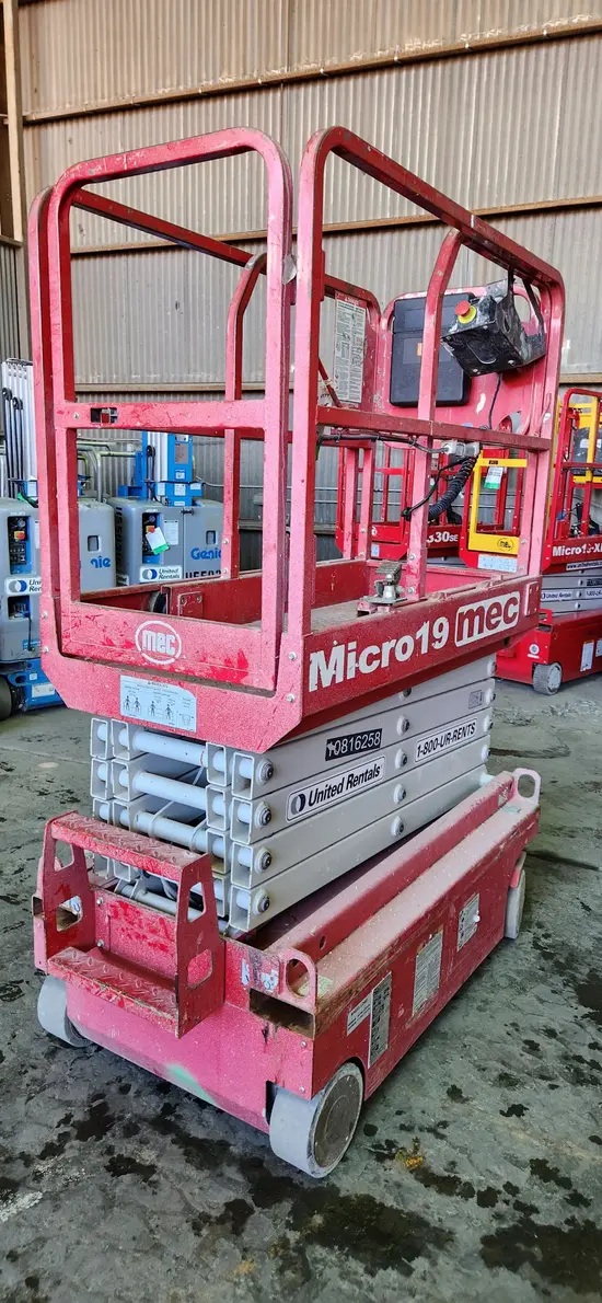 2018 MEC MICRO 19 Scissor Lift