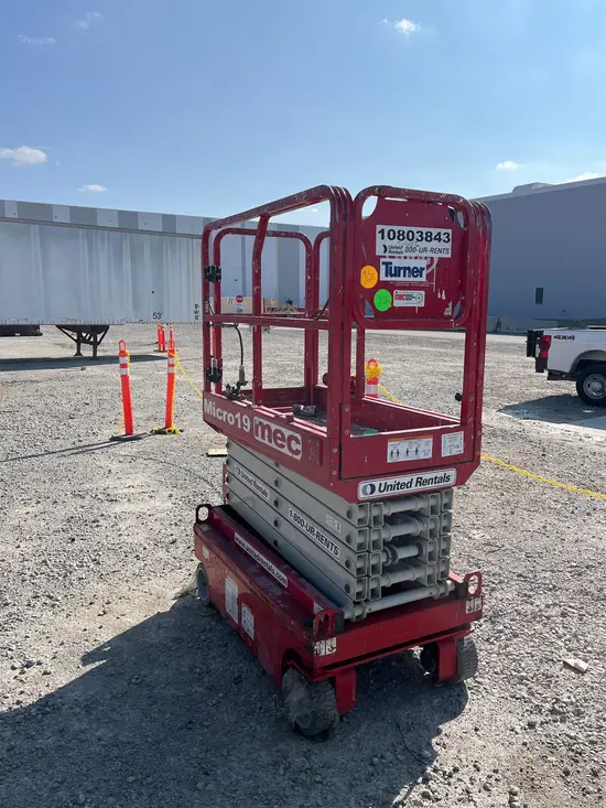2018 MEC MICRO 19 Scissor Lift
