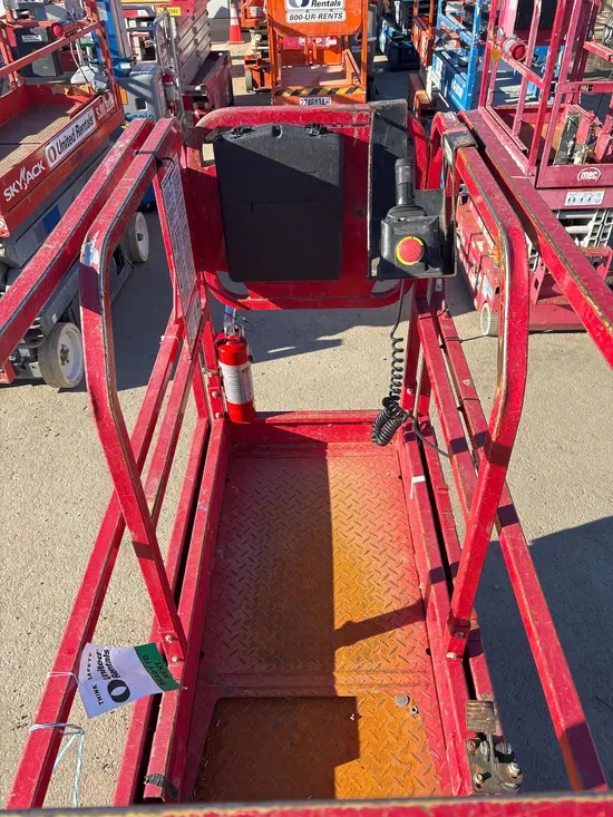2018 MEC MICRO 19 Scissor Lift