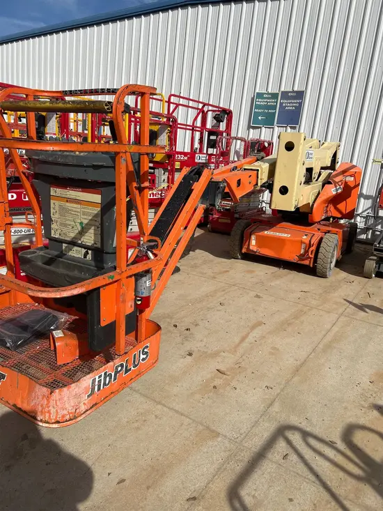 2017 JLG E400AJPN Articulating Boom Lift