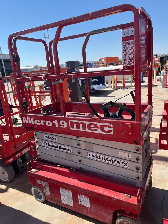 2018 MEC MICRO 19 Scissor Lift