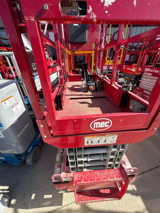 2018 MEC MICRO 19 Scissor Lift