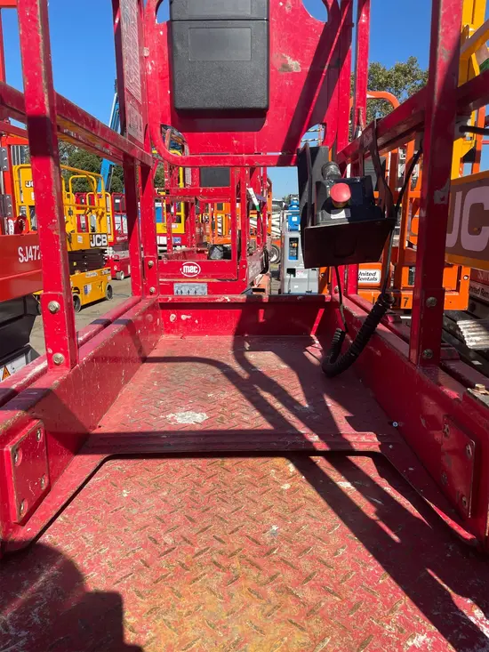 2018 MEC MICRO 19 Scissor Lift