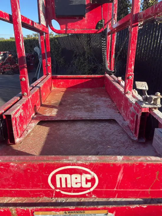 2018 MEC MICRO 19 Scissor Lift