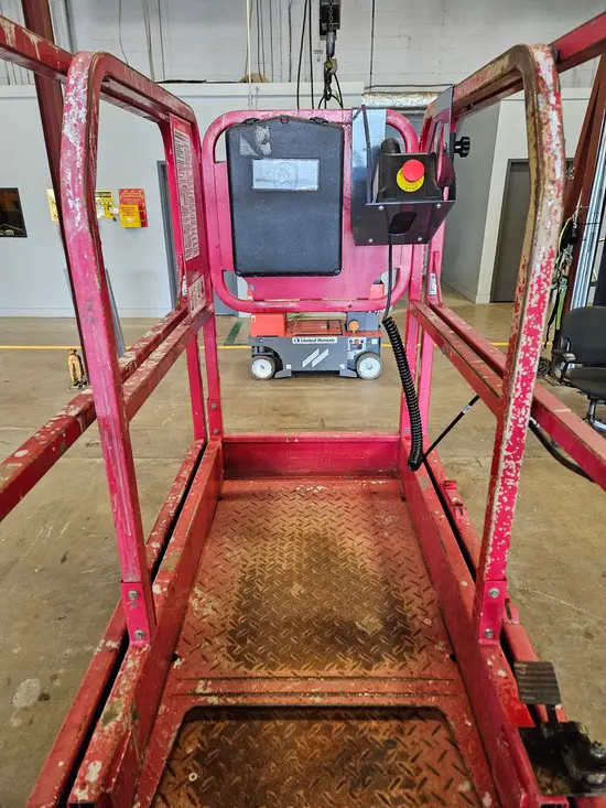 2018 MEC MICRO 19 Scissor Lift