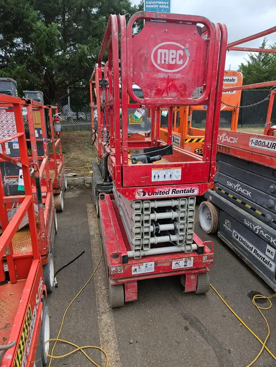 2018 MEC MICRO 19 Scissor Lift