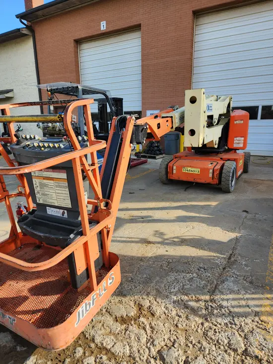 2016 JLG E400AJPN Articulating Boom Lift