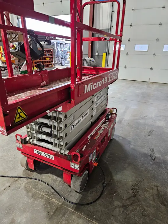2018 MEC MICRO 19 Scissor Lift