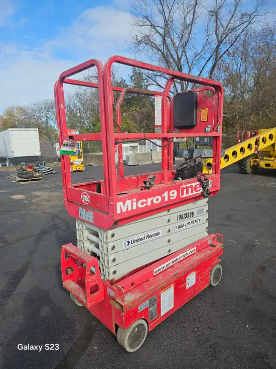 2018 MEC MICRO 19 Scissor Lift