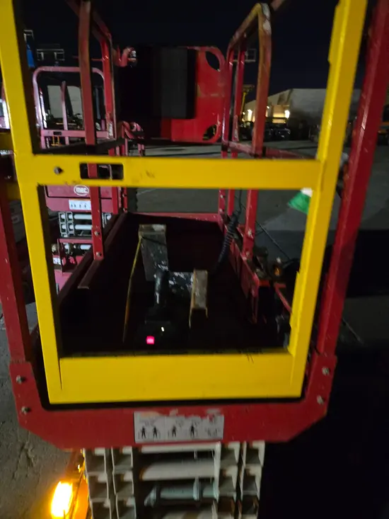 2018 MEC MICRO 19 Scissor Lift
