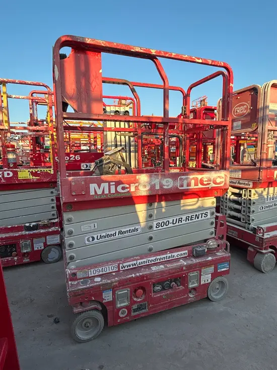 2019 MEC MICRO 19 Scissor Lift
