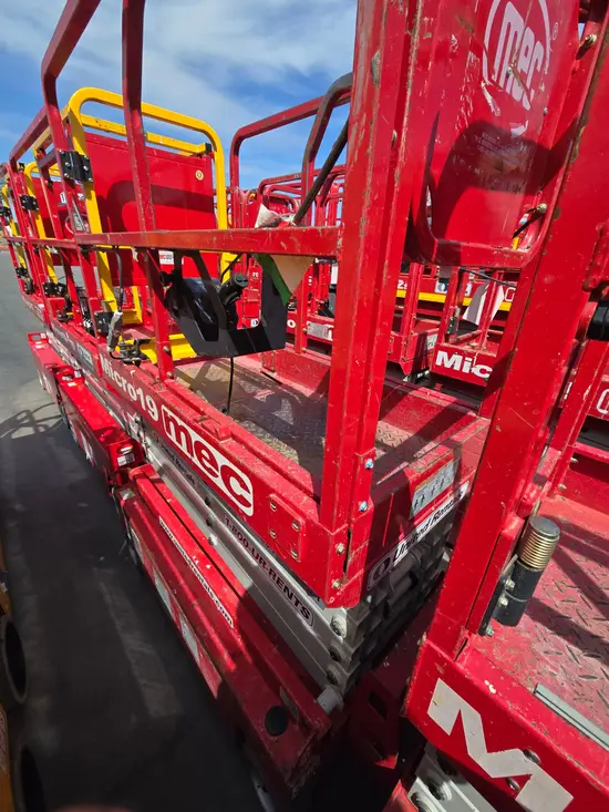 2018 MEC MICRO 19 Scissor Lift