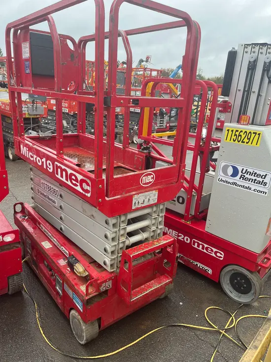 2018 MEC MICRO 19 Scissor Lift