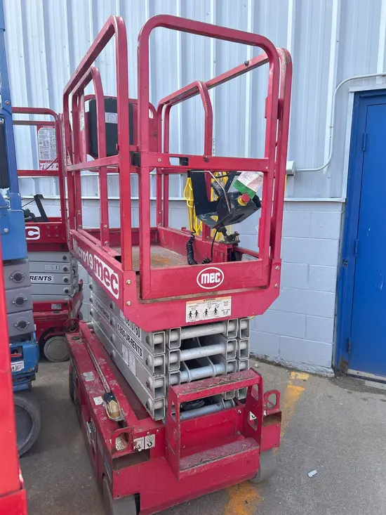 2018 MEC MICRO 19 Scissor Lift
