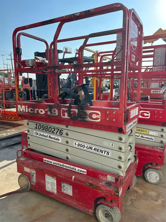 2019 MEC MICRO 19 Scissor Lift