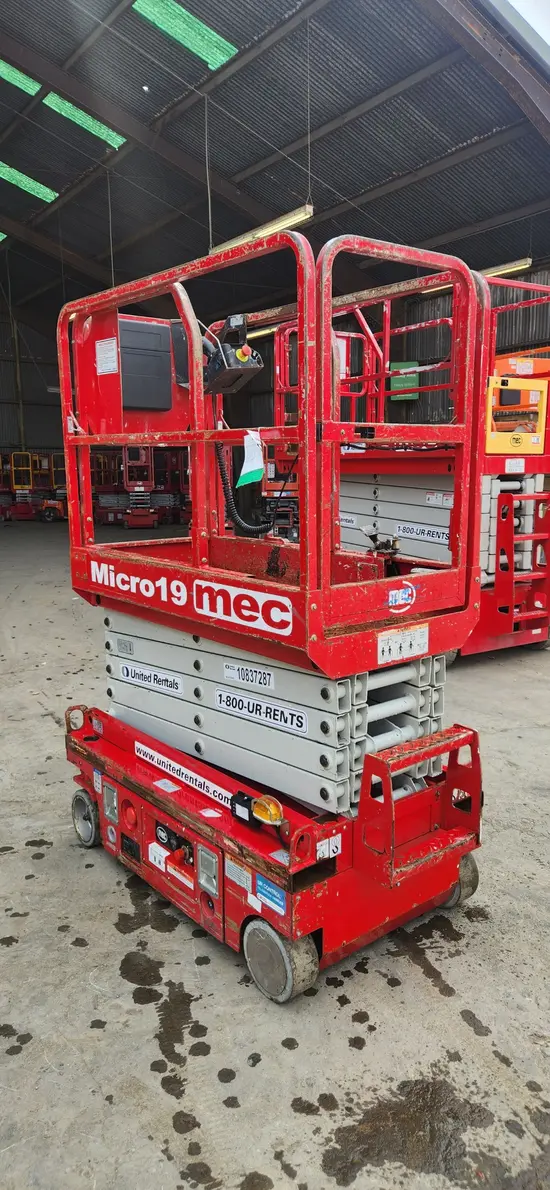 2018 MEC MICRO 19 Scissor Lift