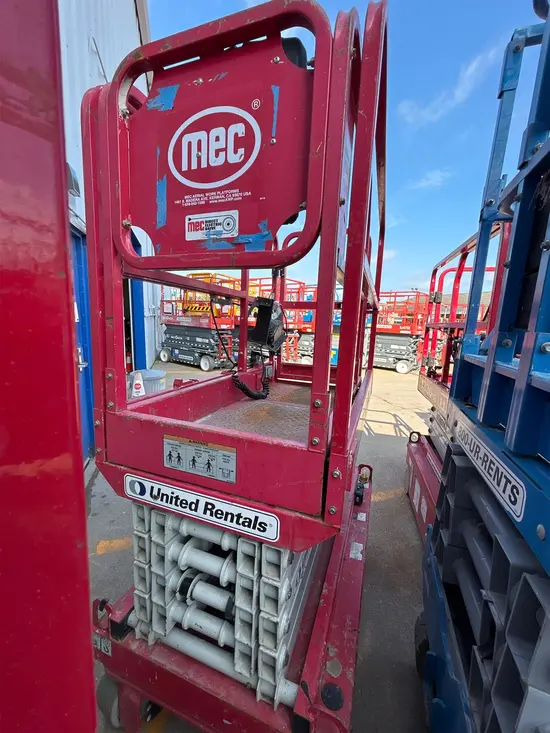 2018 MEC MICRO 19 Scissor Lift