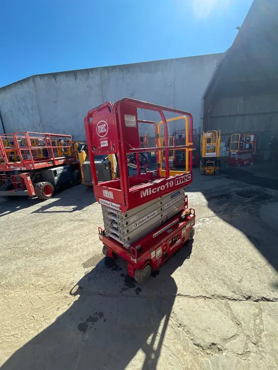 2018 MEC MICRO 19 Scissor Lift