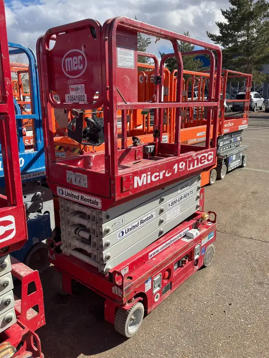 2018 MEC MICRO 19 Scissor Lift