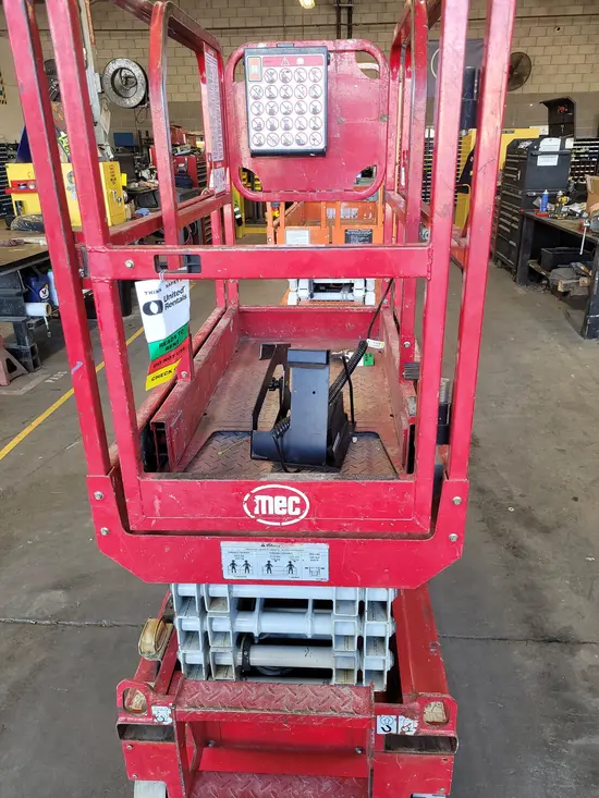 2018 MEC 1330SE Scissor Lift
