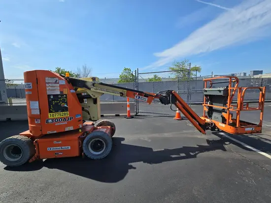 2018 JLG E300AJP Articulating Boom Lift
