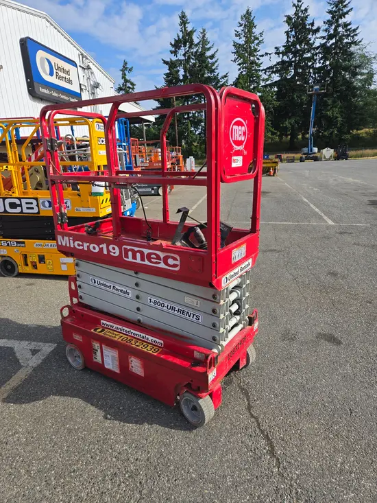 2018 MEC MICRO 19 Scissor Lift