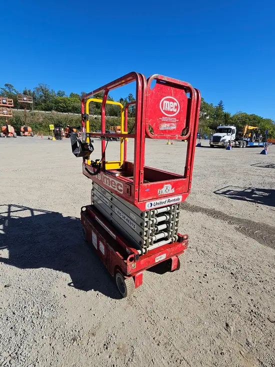 2018 MEC MICRO 19 Scissor Lift