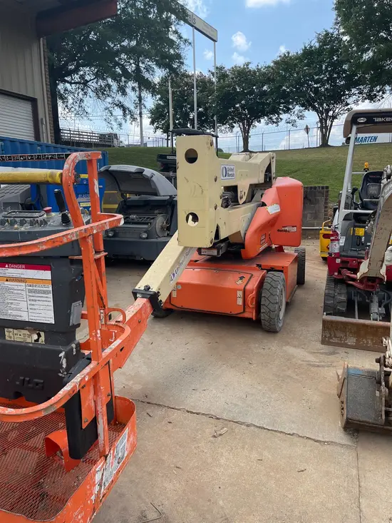 2017 JLG E400AN Articulating Boom Lift