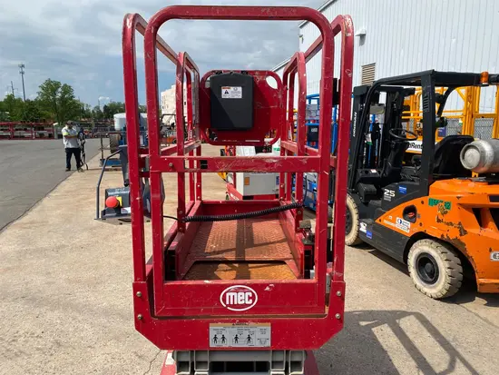 2018 MEC MICRO 19 Scissor Lift