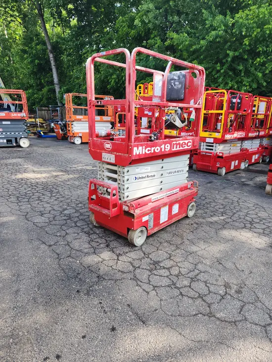 2018 MEC MICRO 19 Scissor Lift