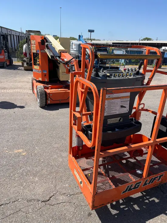 2018 JLG E300AJP Articulating Boom Lift
