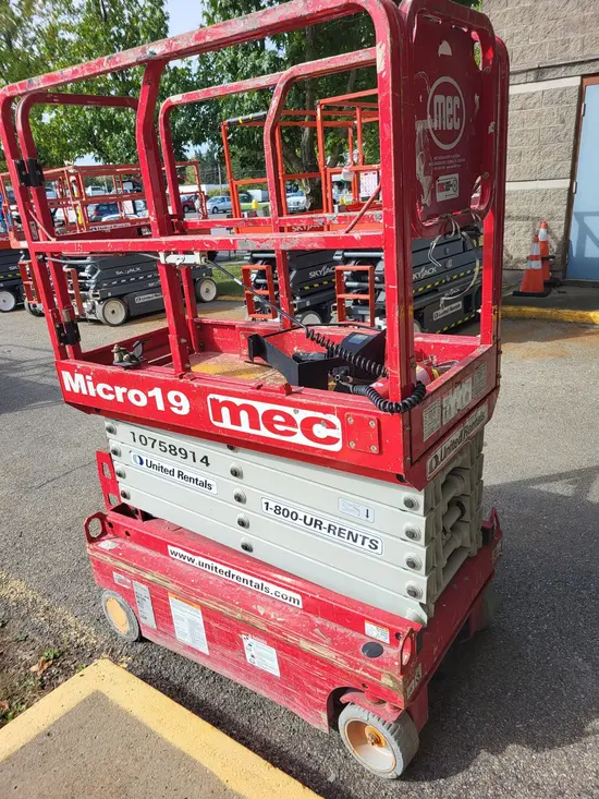 2018 MEC MICRO 19 Scissor Lift