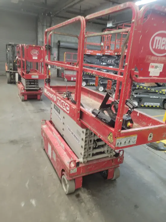 2018 MEC MICRO 19 Scissor Lift